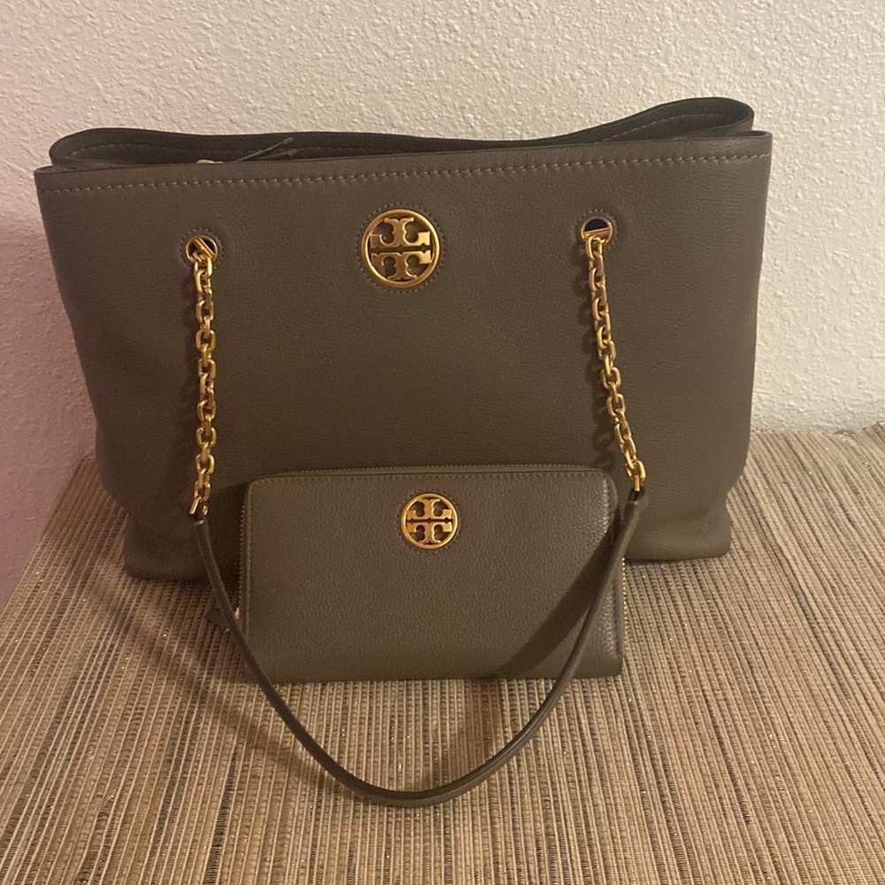 2PCS Tory Burch Carson Tote Silver Maple and Matching Wallet  Price Firm - Picture 2 of 16